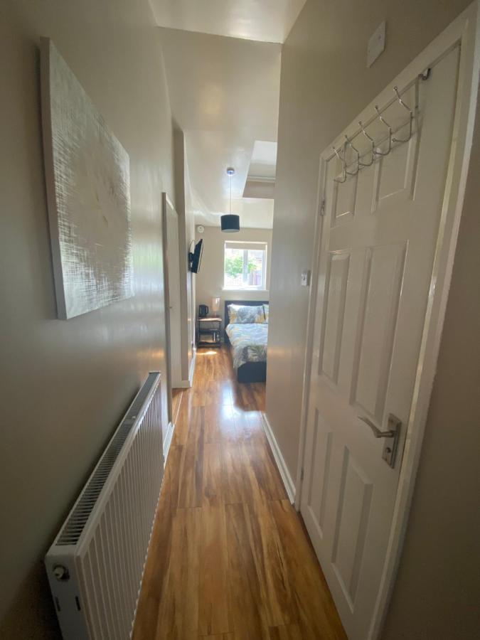 Private Room And Bathroom With Private Entrance Near Warwick Town Centre Exterior photo