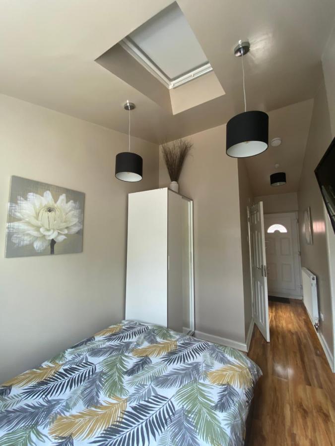 Private Room And Bathroom With Private Entrance Near Warwick Town Centre Exterior photo